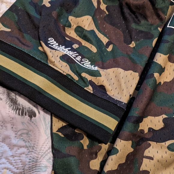 Mitchell & Ness Hardwood Classics Raptors Short Sleeve Jersey, Green Camo, 2XL - Picture 6 of 9